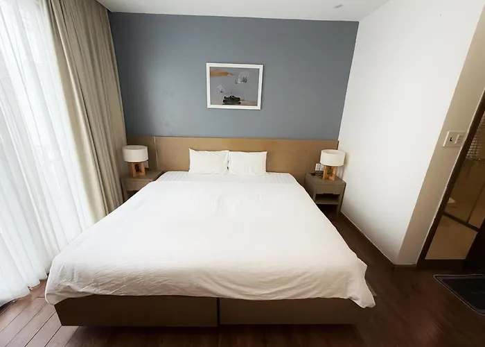 Sea View - Icon40 - Alacarte - 1 To 5 Bedrooms * Ha Long